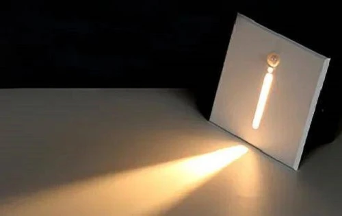 Lampada da piede a induzione con sensore di movimento