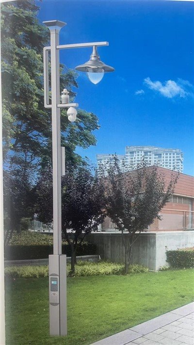 Lampada da giardino intelligente automatizzata