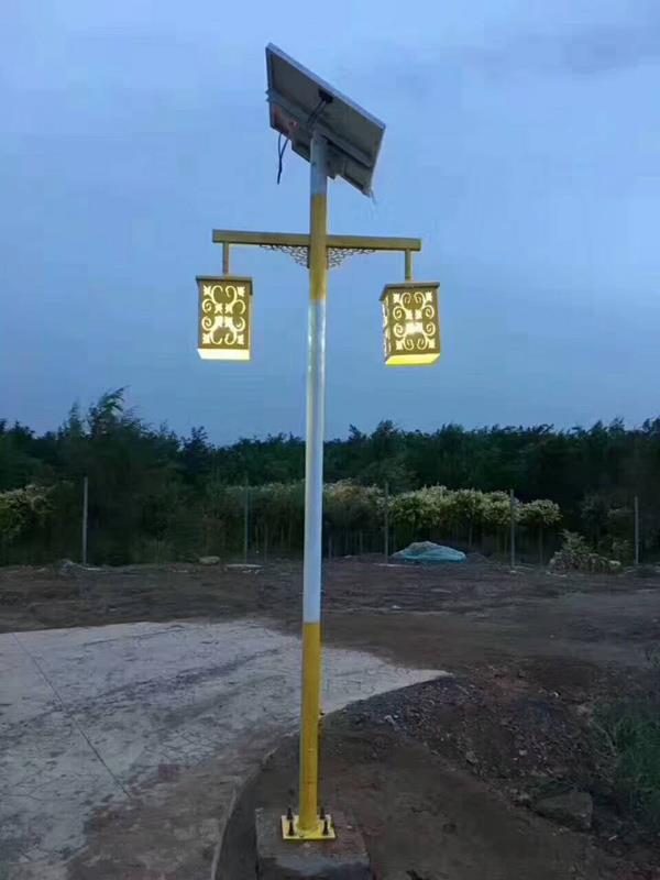 Luci da palo per esterni ad energia solare